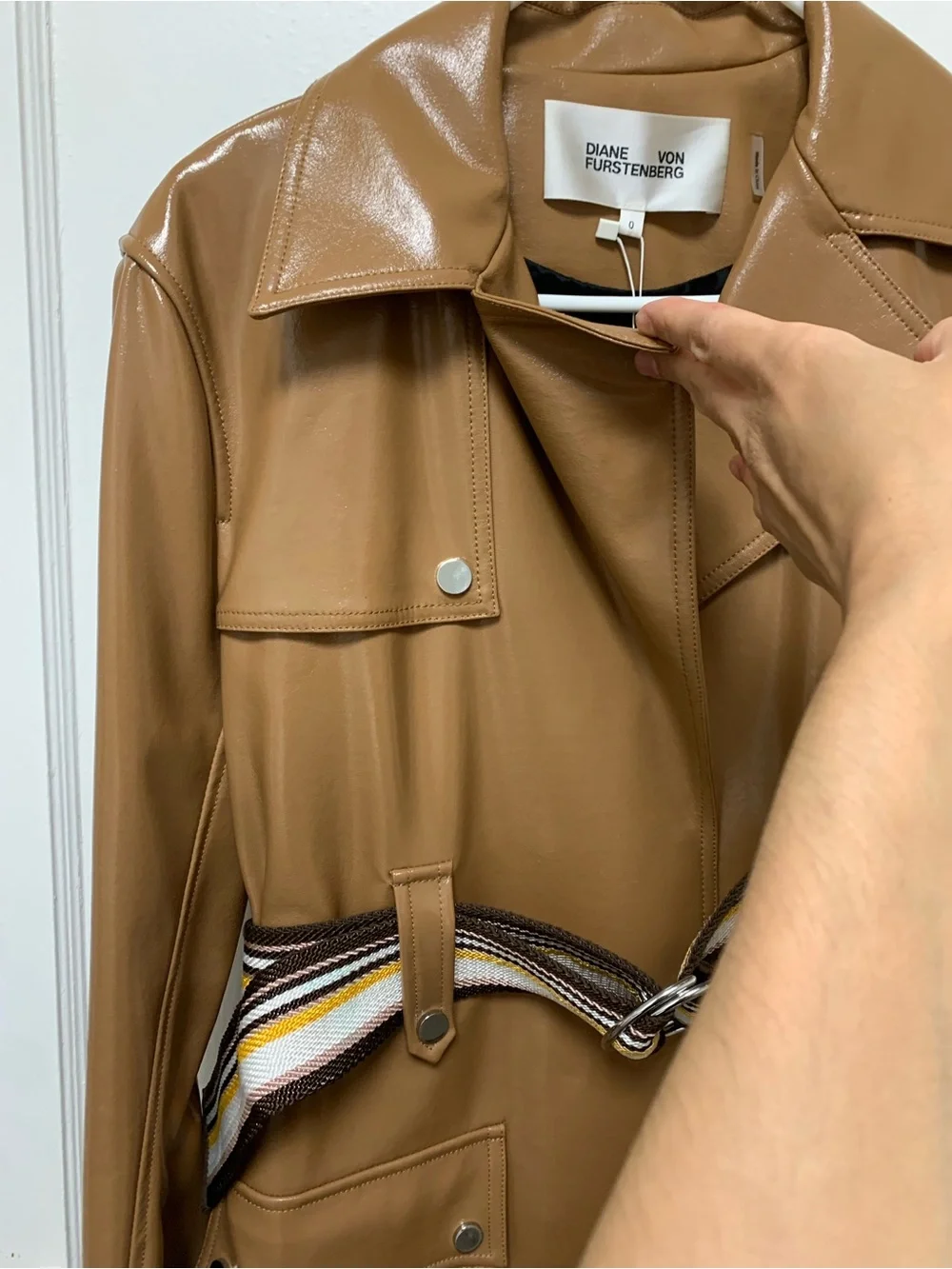 Diane Von Furstenberg Women's Tan Faux-Leather Trench Coat w/Striped Belt Sz. 0 - Picture 6 of 10